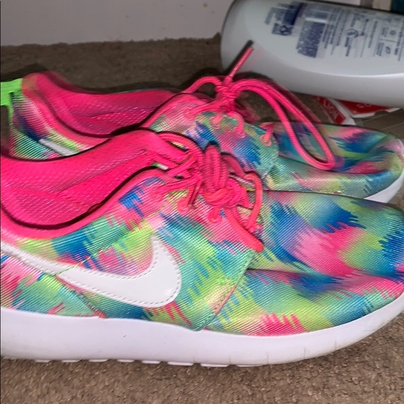 Nike’s - Picture 2 of 5